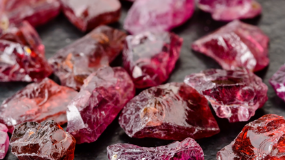 The Pomegranate Guide to Garnet, Birthstone for January