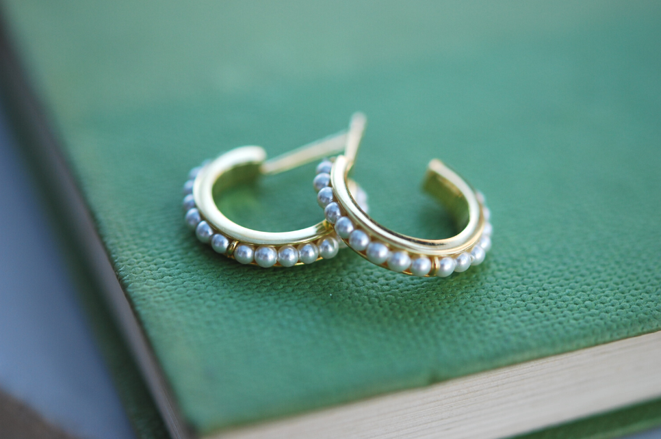 Venus Pearl Hoop Earrings